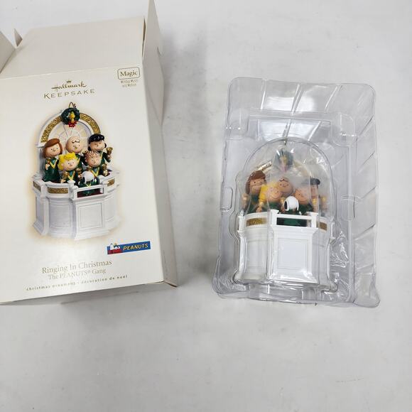 Hallmark Peanuts Ornament Ringing in Christmas 2007 Magic Wind-up Movement Choir - Picture 7 of 12